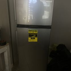 Medium/large Fridge And Freezer