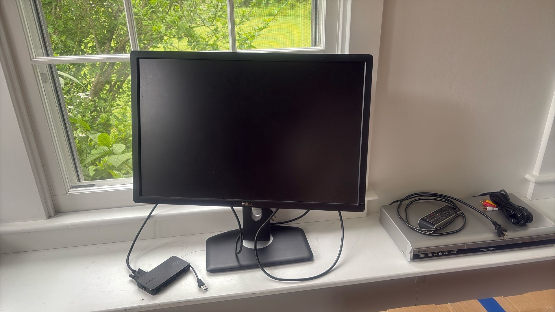 24” Dell Computer Monitor With uSB