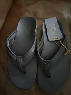 Flip Flops - Olukai - Men's 8