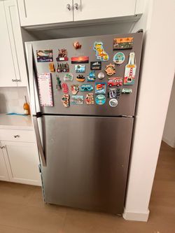 Whirlpool - 33 in. Wide 21.3 cu. ft. Top-Freezer Refrigerator