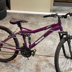 Mongoose Women’s Status 2.2 Mountain Bike