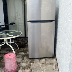 Frigidaire Refrigerator  Silver Regular Size