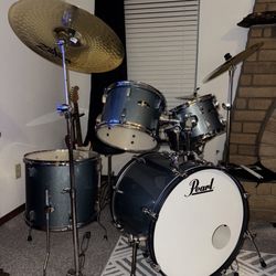 Pearl Roadshow 8 Piece Drum Set