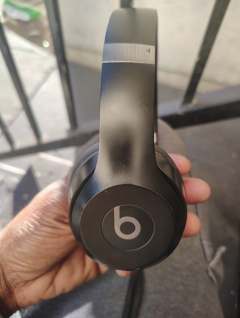 Beats Solo 4 - Bluetooth Wireless On-Ear Headphones