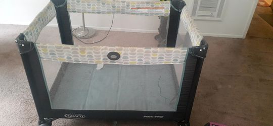 Babys play pin
