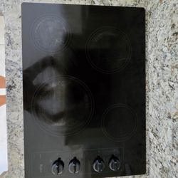 Great Whirlpool 30- inch electric ceramic glass cooktop.