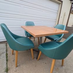 Like New Dining Set 