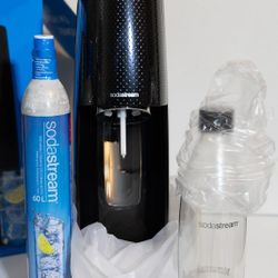 SodaStream Fizzi Sparkling Water Maker New one not open