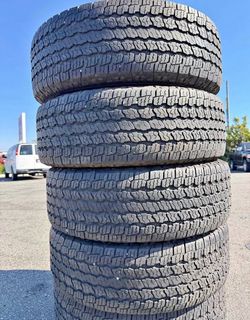 Set 265/70-16 Goodyear con el 80% de Vida