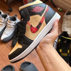 Jordan 1 Mid Tartan Swoosh