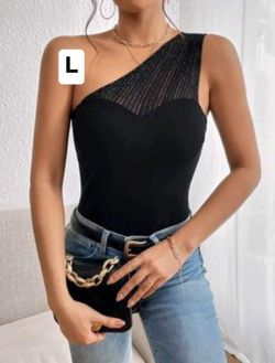 New women’s top size large