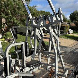 Hammer Strength Front Pulldown 