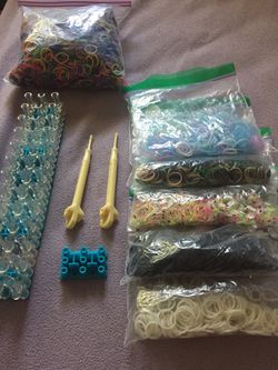 Rainbow loom set with thousands of bands
