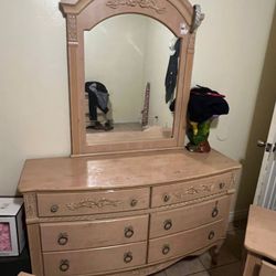 Dresser With Mirror