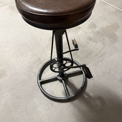 Adjustable workbench stool