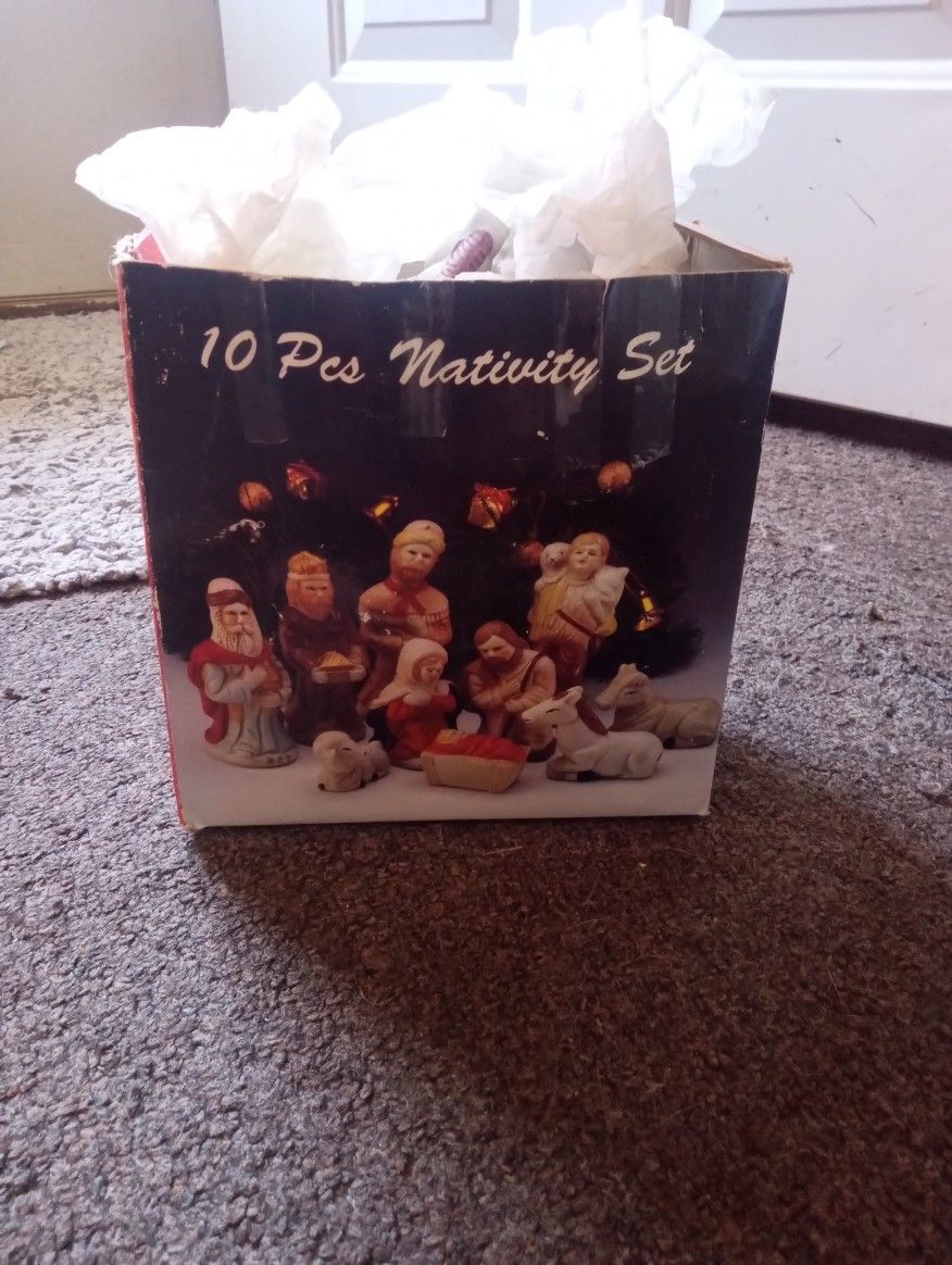 10 Piece Nativity Set Good Condition $9.00