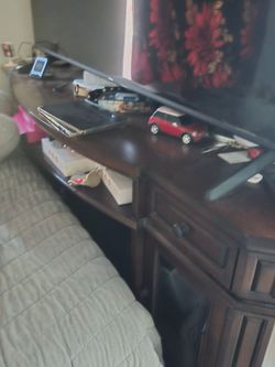 Mueble con calentón de madera macizo