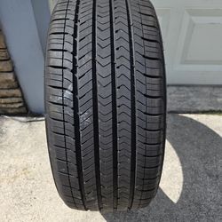 Like New 235/40R18 Goodyear Eagle Sport AS tire