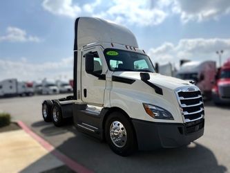 2021 FREIGHTLINER DAY CABS - 300K MILES 1 YEAR WARRANTY INCLUDED - NEW BRIDGESTONE TIRES! 3 UNITS AVAIALBLE!
