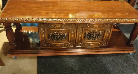 Couch/Front Room Table With Wheels