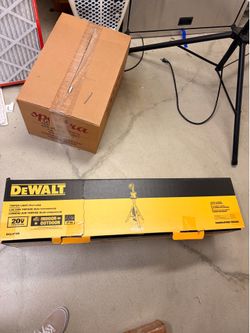 DEWALT 20V MAX tripod light (tool only)