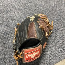Rawlings Baseball Glove