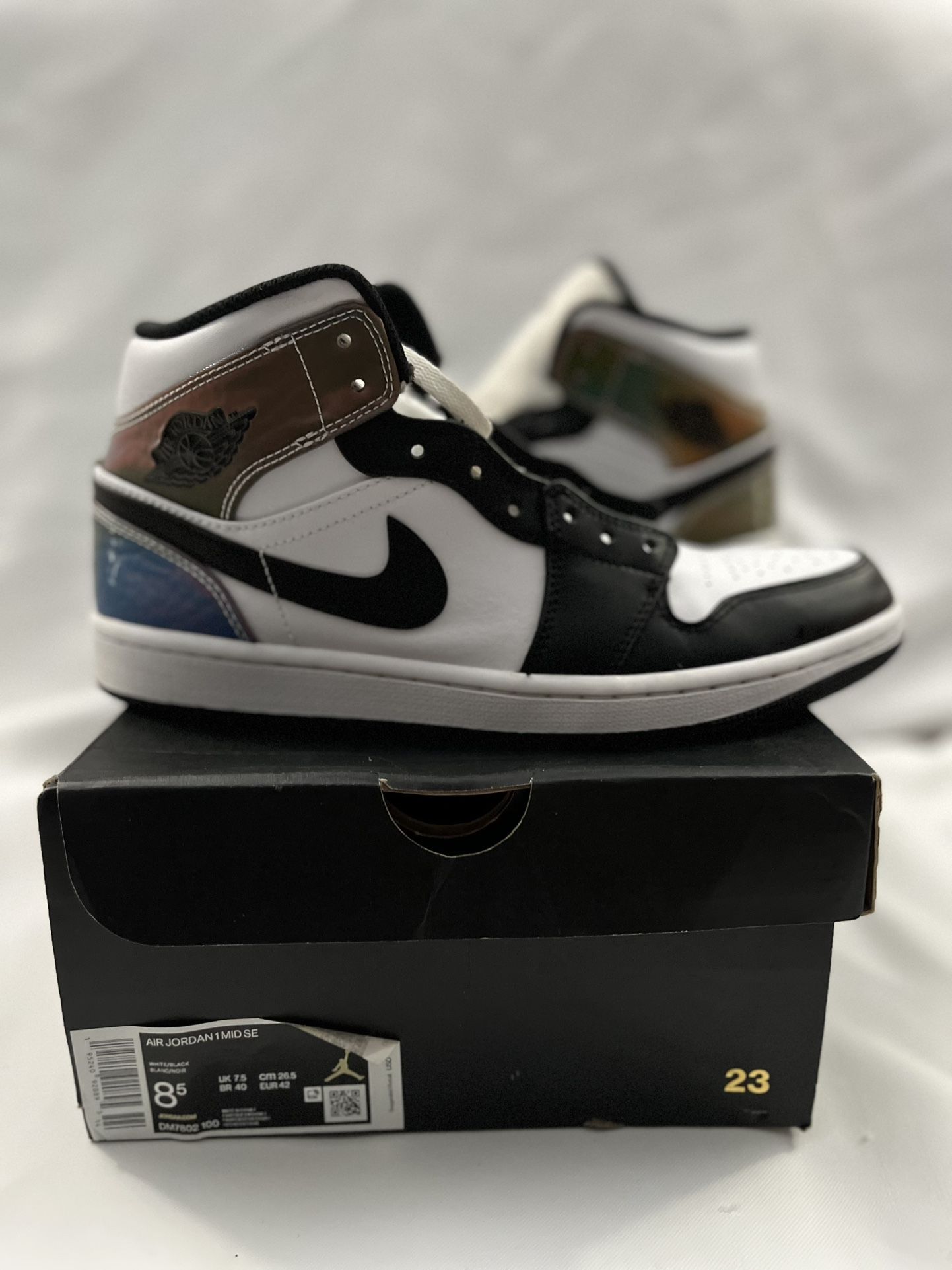 Jordan 1 Mid Heat Reactive