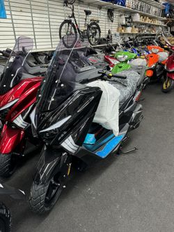 Brand New Interpid 200cc Gas Scooter 