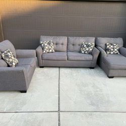 Beautiful Grey Living Room Set With Loveseat And Chaise Lounge