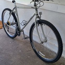 Gary Fisher Mountain Bike, 26" tires 