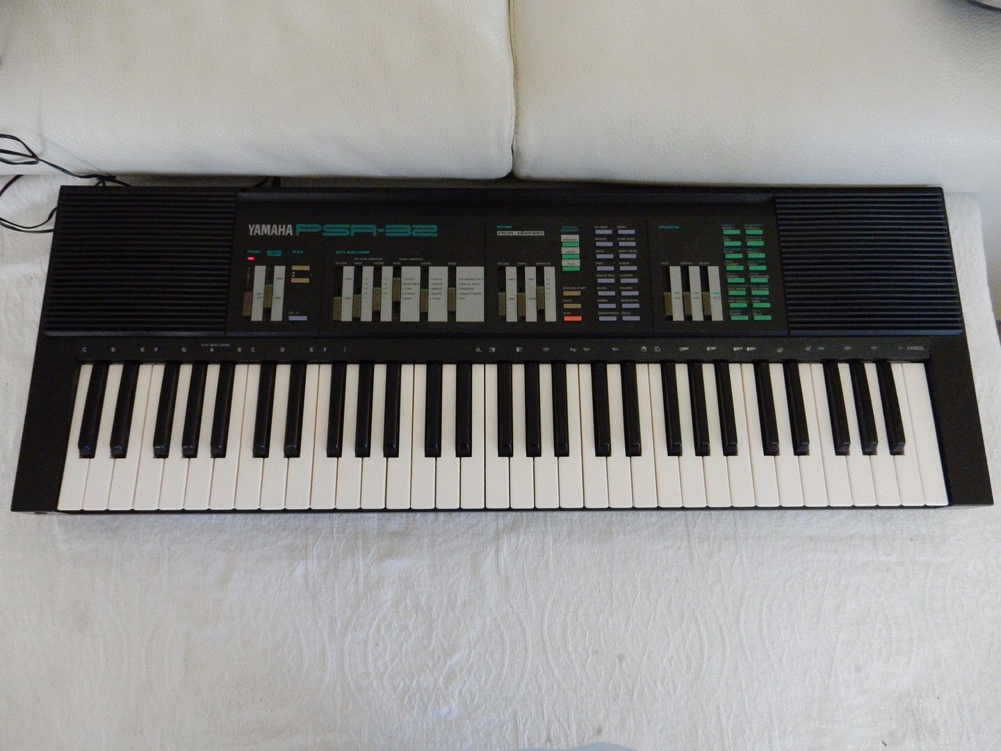 Yamaha PSR-32 61 Keys Built In Speaker Portable Electronic Keyboard Synthesizer