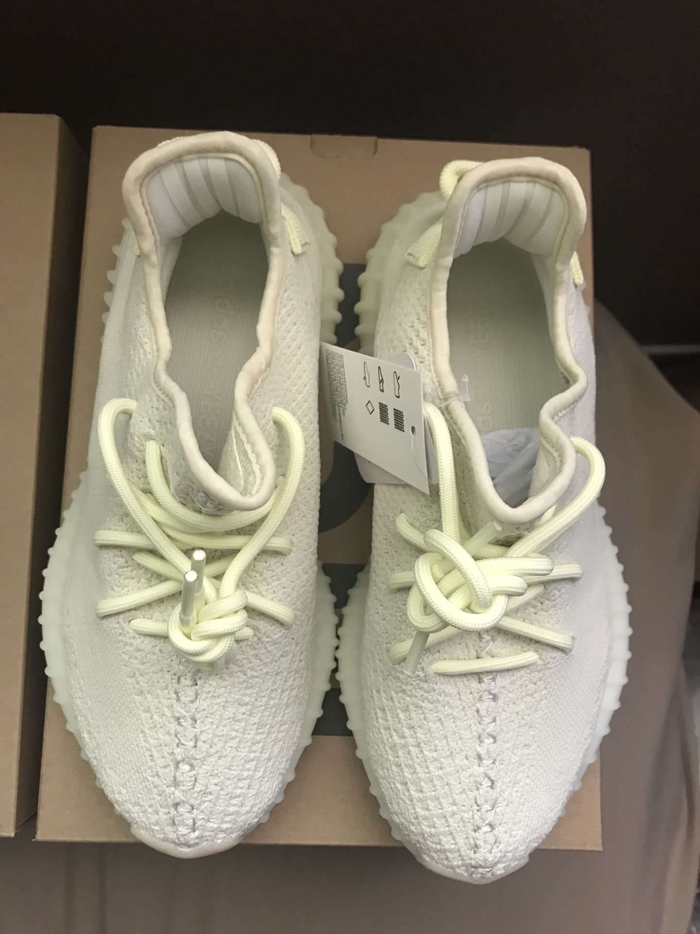 Yeezy 350 boost V2 sz. 5 M/ 6.5 W deadstock