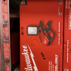 Milwaukee M18 18-Volt 2000 Lumens Lithium-Ion Cordless Rover LED Clamping Flood Light (Tool Only