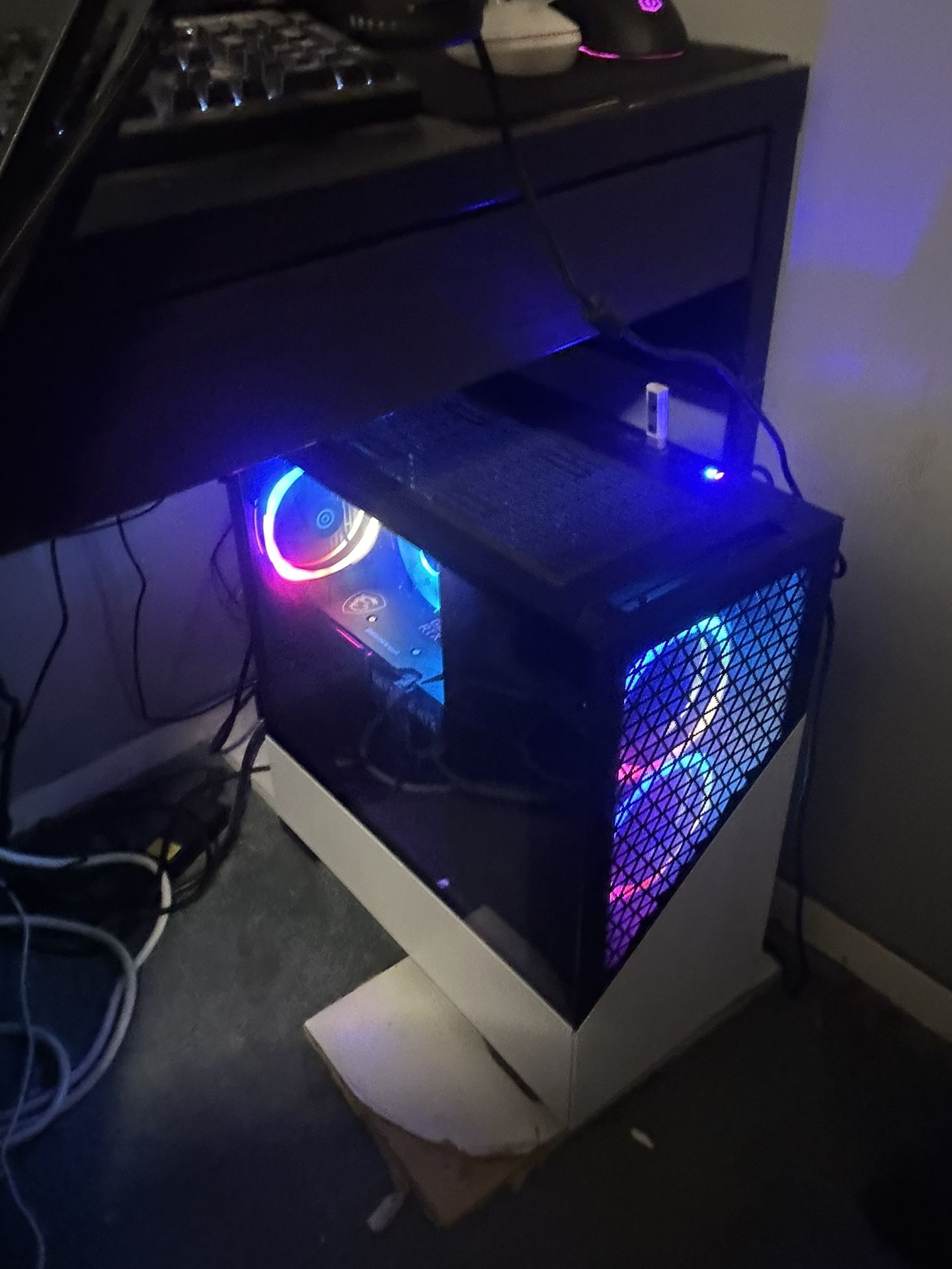 CyberPowerPC - Gamer Master Gaming Desktop - AMD Ryzen 5 7600 - 16GB Memory - NVIDIA GeForce RTX 3060 - 500GB SSD - White 