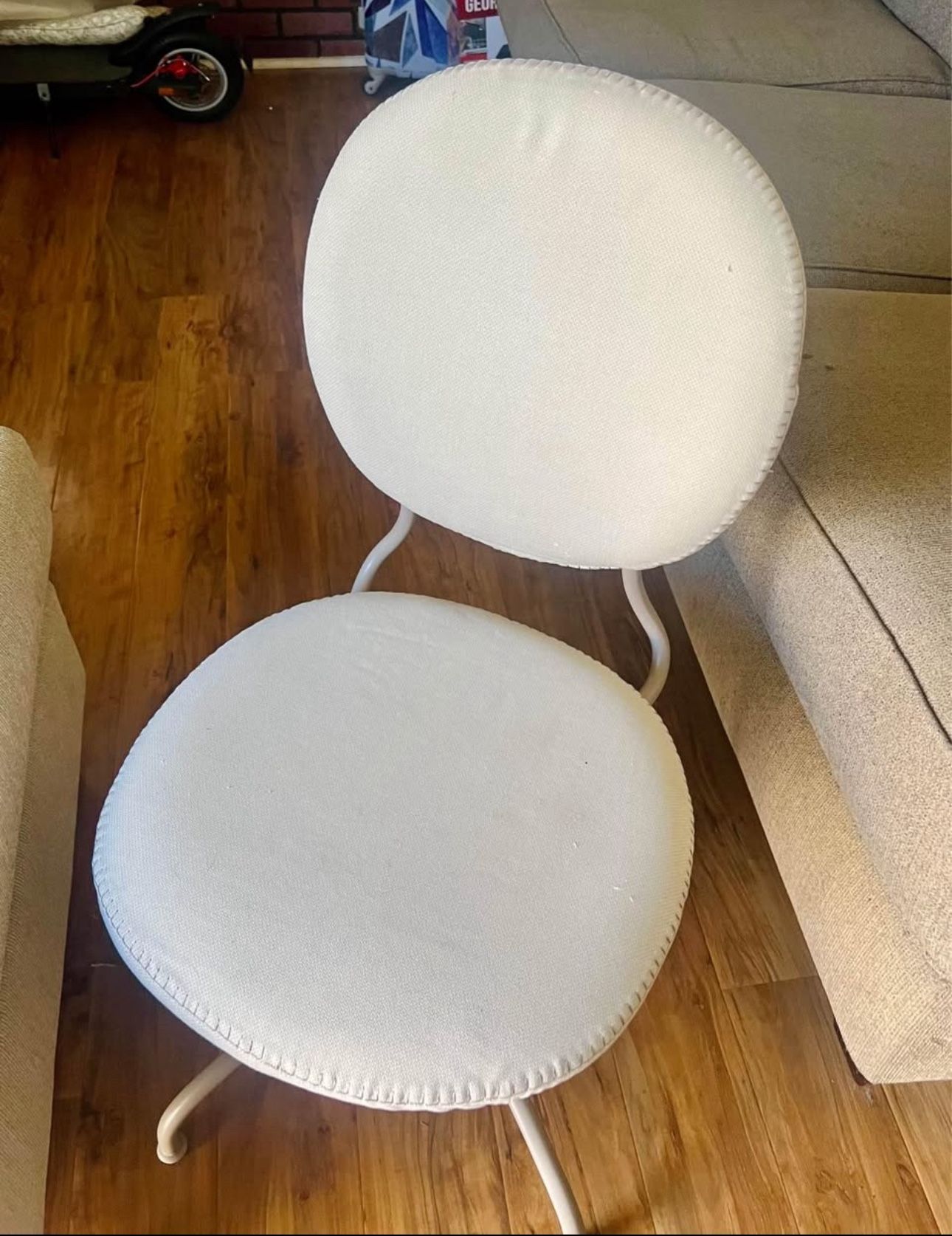 IKEA BJÖRKBERGET Beige Swivel Chair