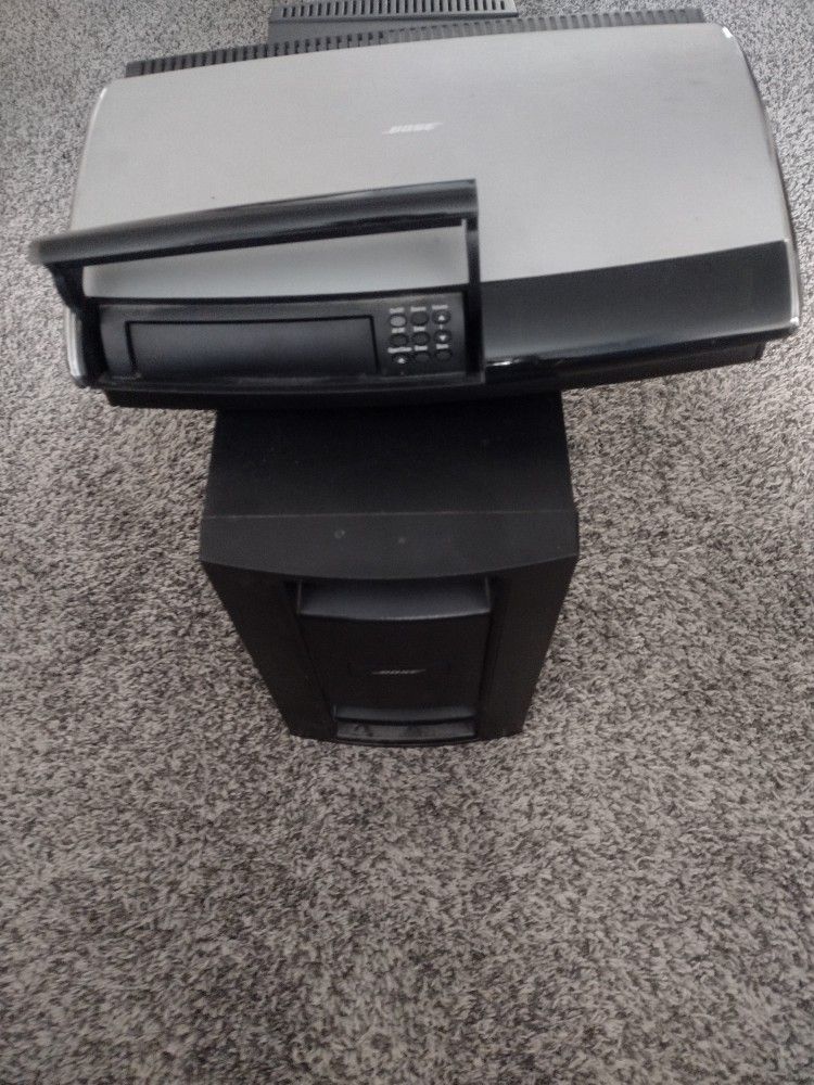 Bose Stereo System With Speakers