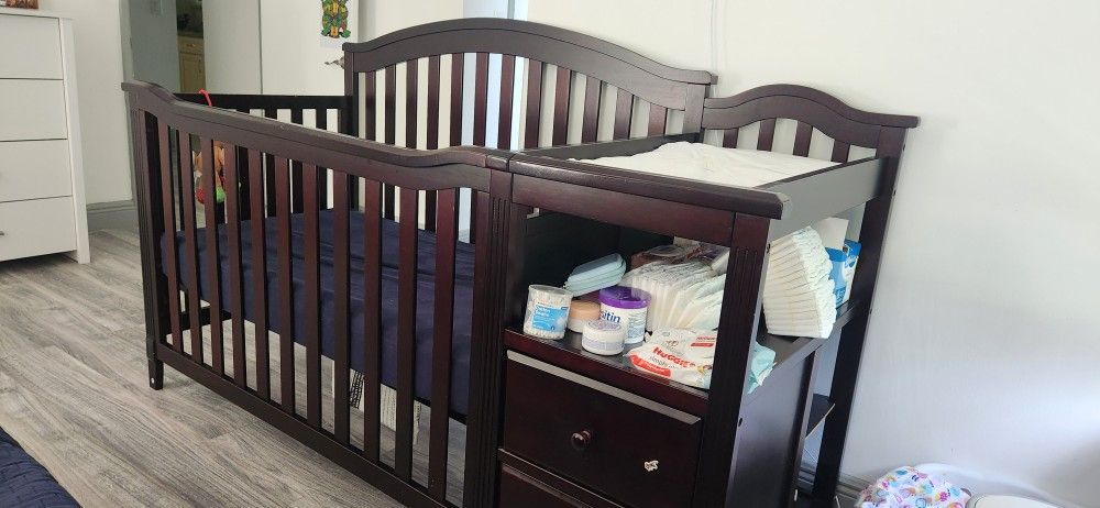 Crib With Changing Table And Drawers