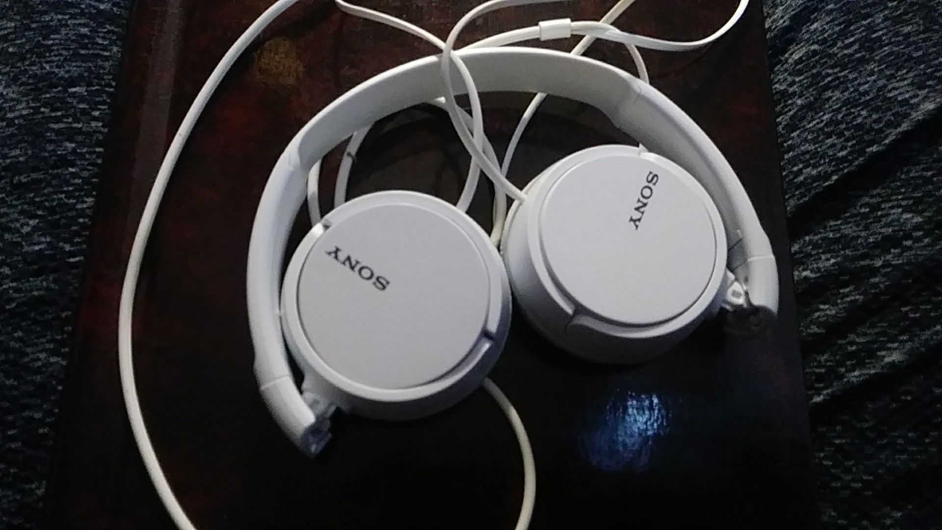Sony headphones white new