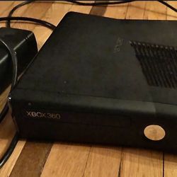 Xbox360 S With 2 Controllers and 18 games 