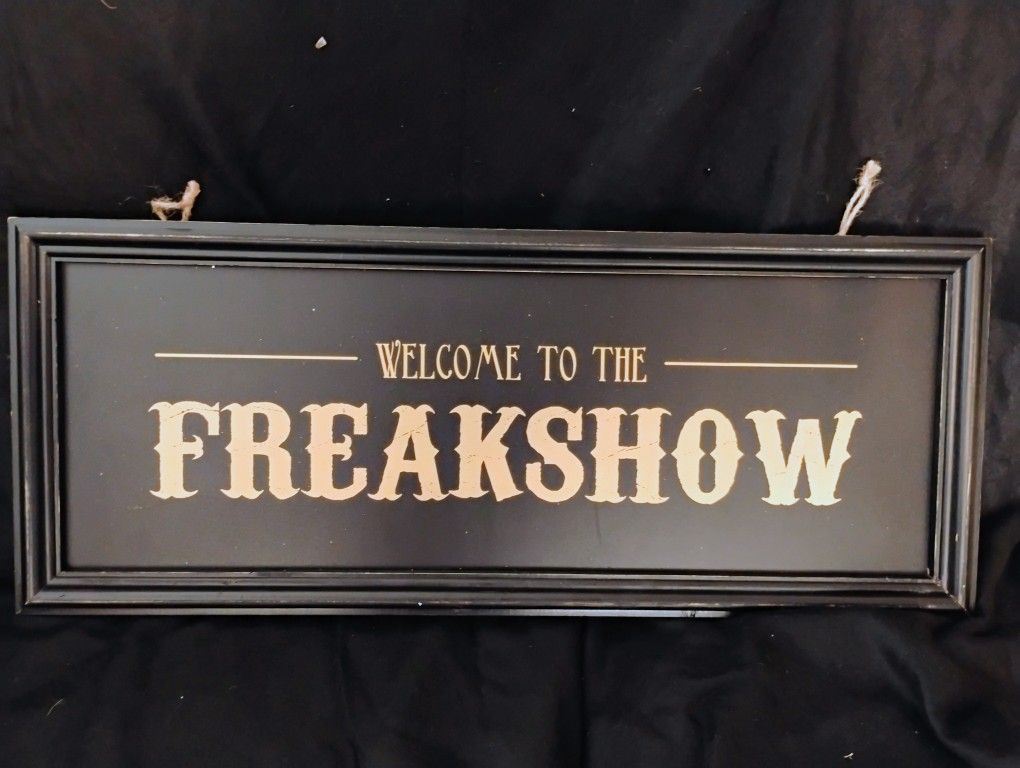 Halloween Welcome To The Freakshow Decorative Sign