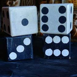 WOOD BLOCKS DICE SET 
