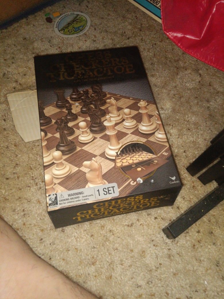 Brand New Chest Checkers Tic-tac-toe Game