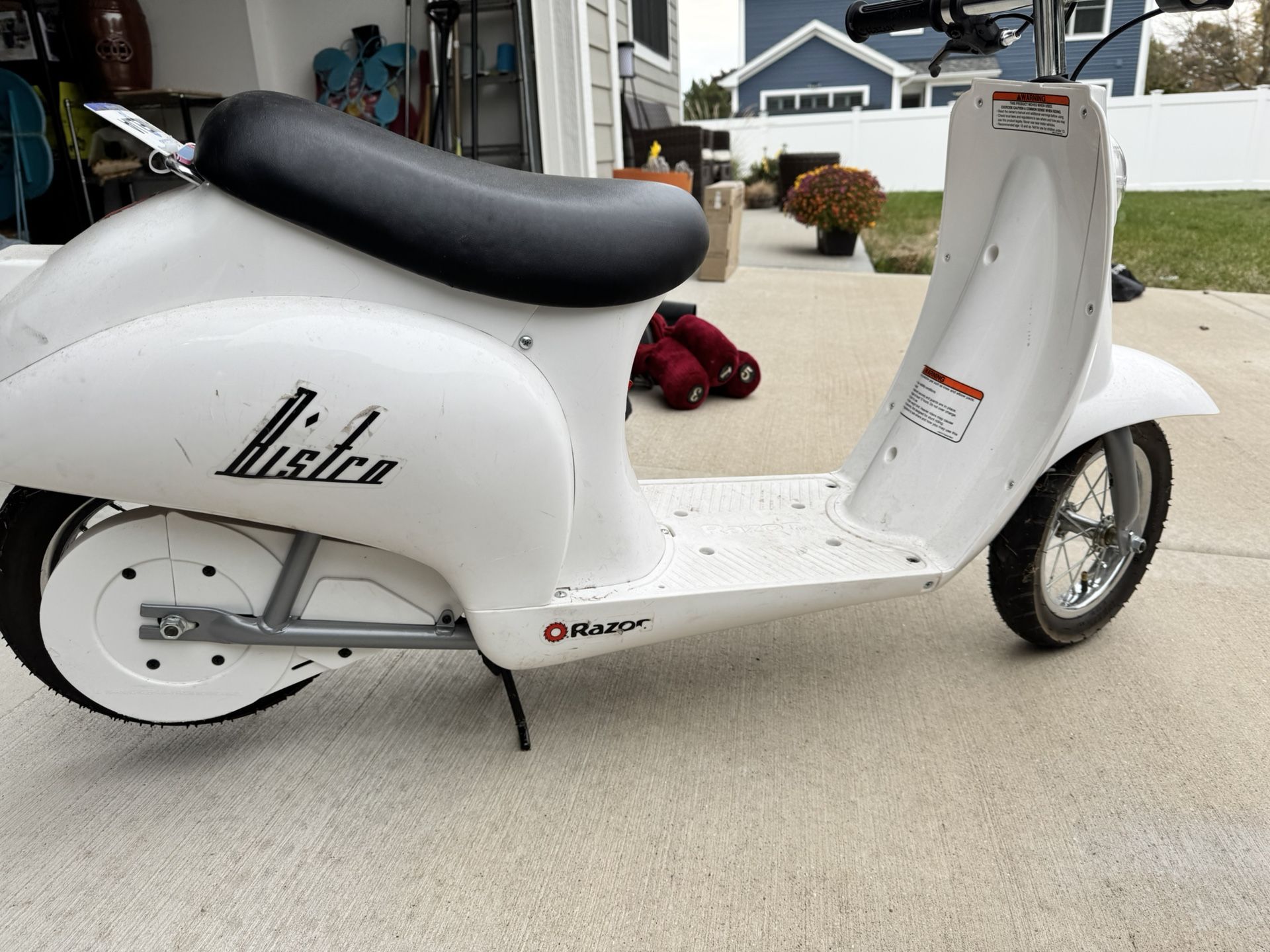 Girls Razor Vespa Scooter