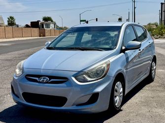 2014 Hyundai Accent GS 4 Door Hatchback