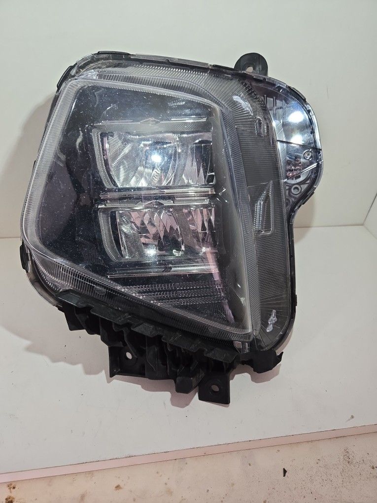 HYUNDAI TUCSON OEM LEFT SIDE HEADLIGHT