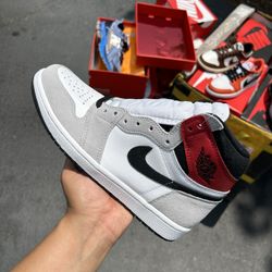 Air Jordan 1 High OG Smoke Grey