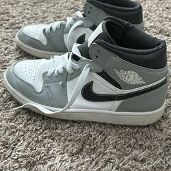 Jordan 1 Light Smoke Grey 8.5