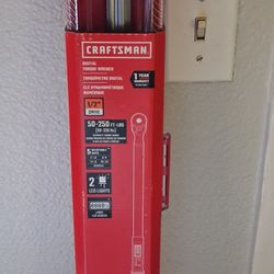 CRAFTSMAN 1/2-in Drive Digital Torque Wrench 50-ft/lb to 250-ft/lb