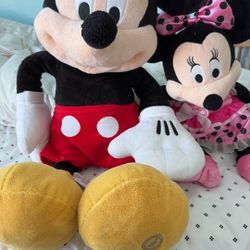 Disney Mickey And Minnie 28” And 17”