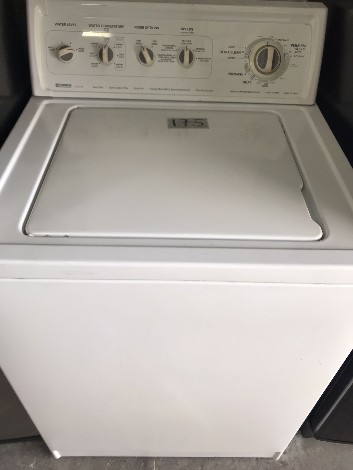 Kenmore white washer heavy duty capacity in excellent condition plus 6 months warranty. Delivery service available